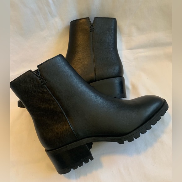 NWOB CROWN VINTAGE BLACK LEATHER ANKLE SIDE-ZIP BOOTS IN SIZE 6M - Picture 6 of 15